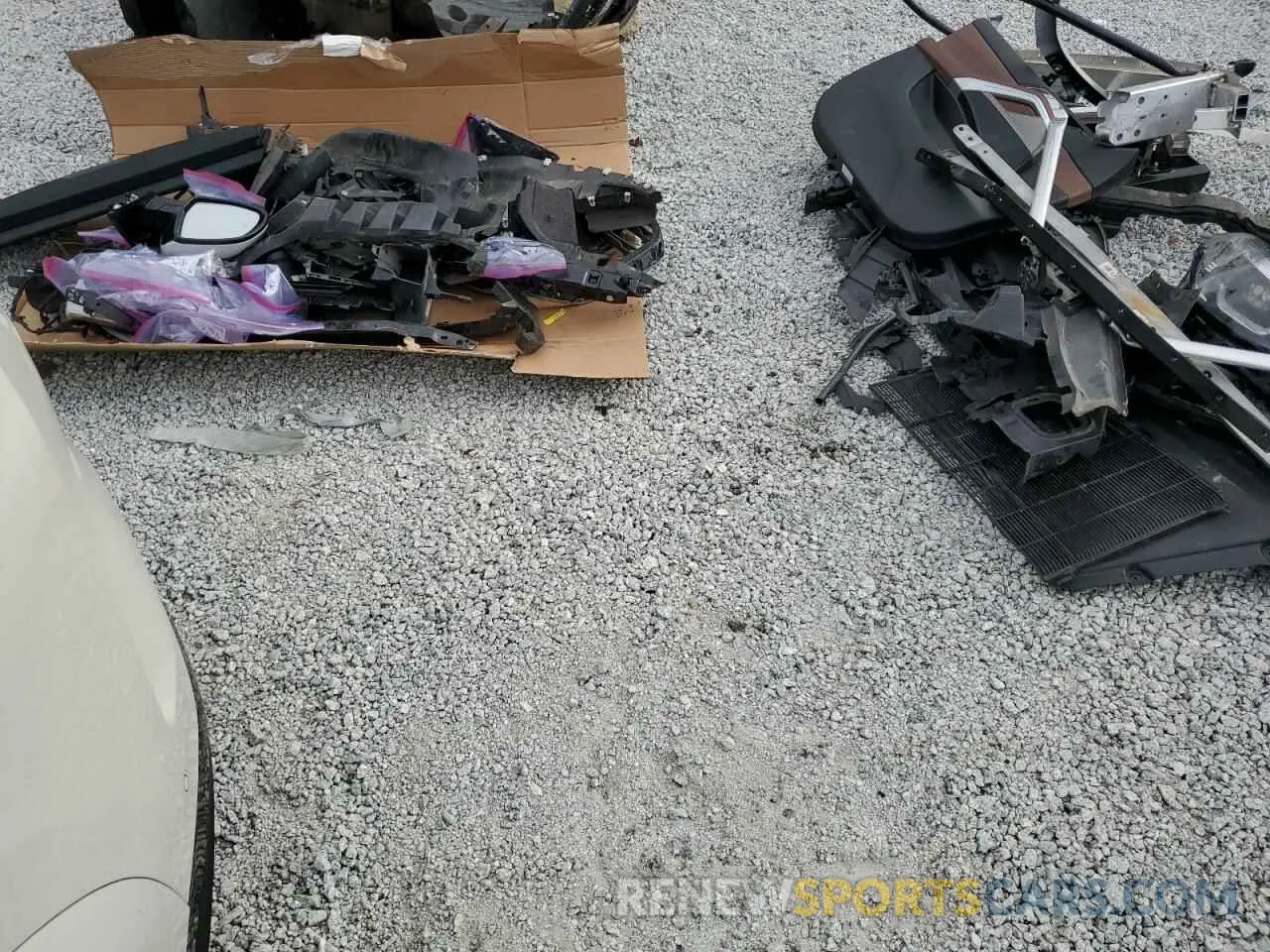 13 Photograph of a damaged car 5UXCY6C01M9H63412 BMW X6 2021