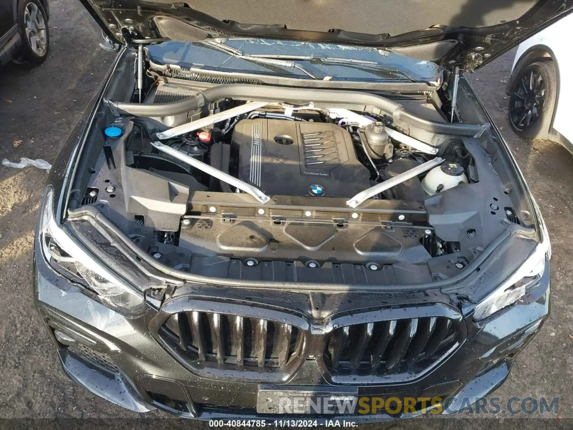10 Photograph of a damaged car 5UXCY6C02M9E19071 BMW X6 2021