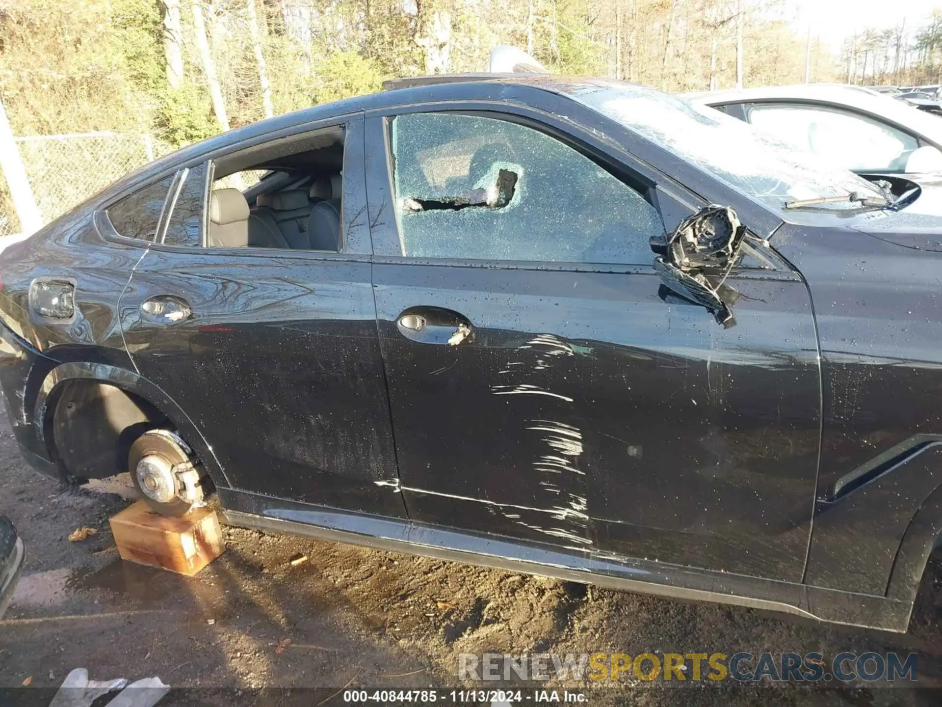 13 Photograph of a damaged car 5UXCY6C02M9E19071 BMW X6 2021
