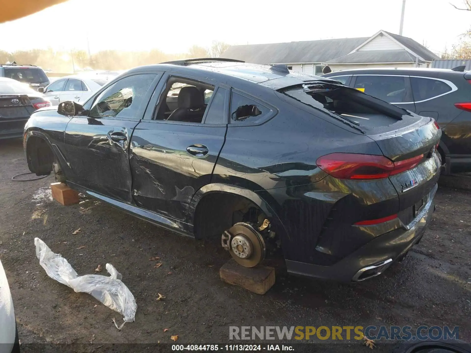 3 Photograph of a damaged car 5UXCY6C02M9E19071 BMW X6 2021