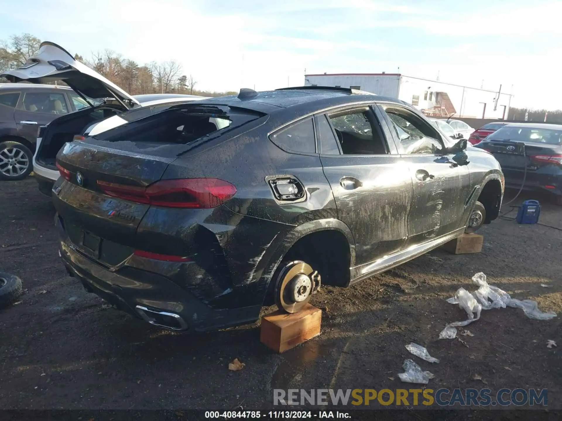 4 Photograph of a damaged car 5UXCY6C02M9E19071 BMW X6 2021