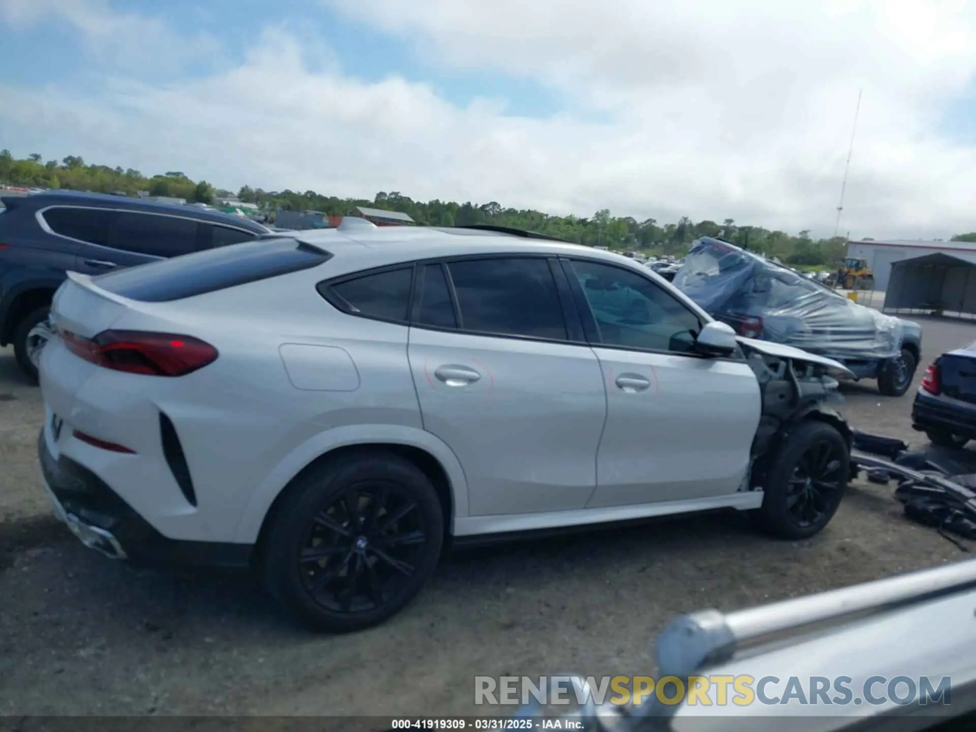 14 Фотография поврежденного автомобиля 5UXCY6C03M9G71475 BMW X6 2021