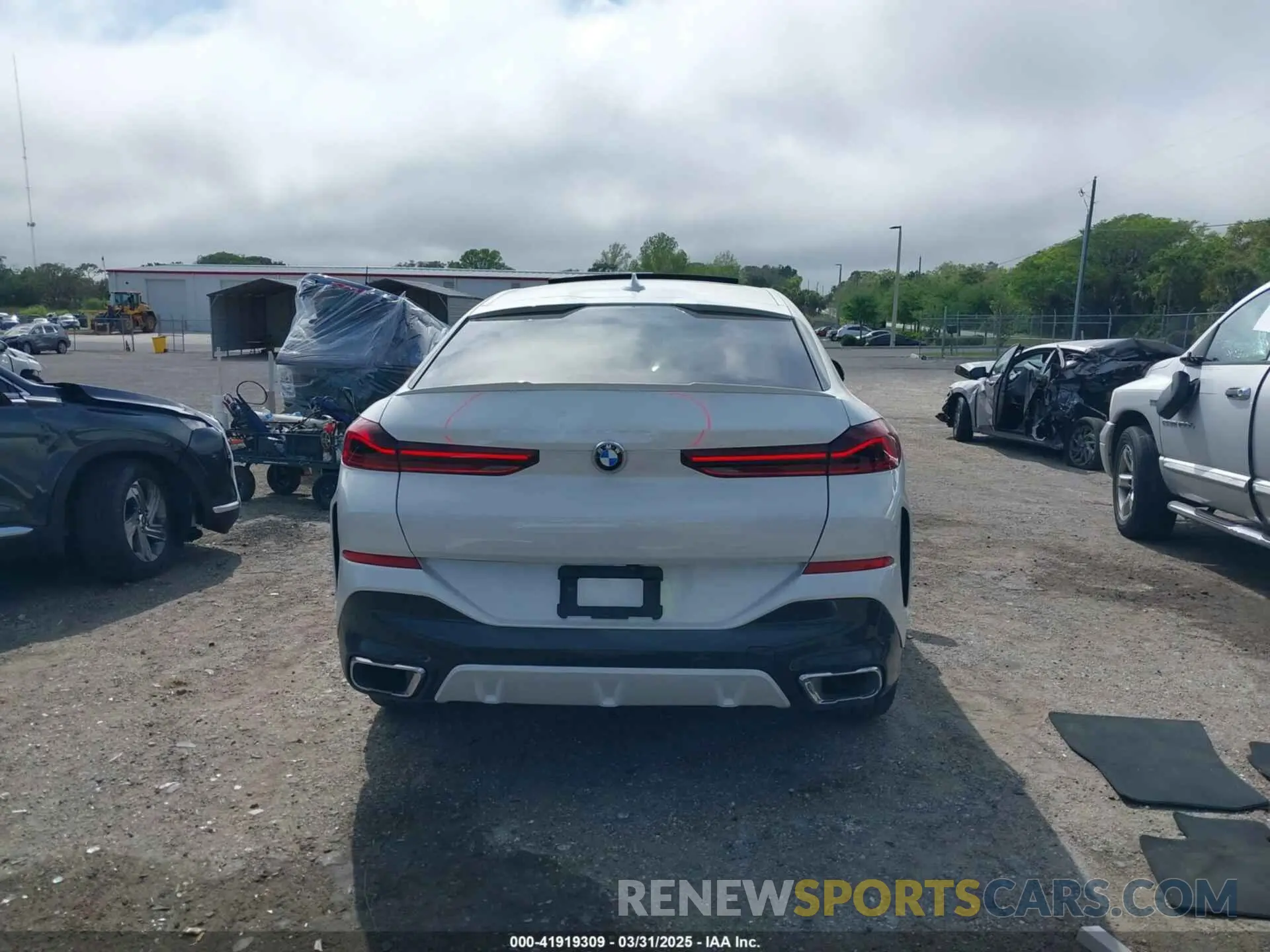 17 Фотография поврежденного автомобиля 5UXCY6C03M9G71475 BMW X6 2021