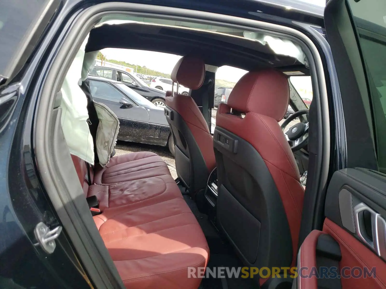 6 Photograph of a damaged car 5UXCY6C05M9F89327 BMW X6 2021