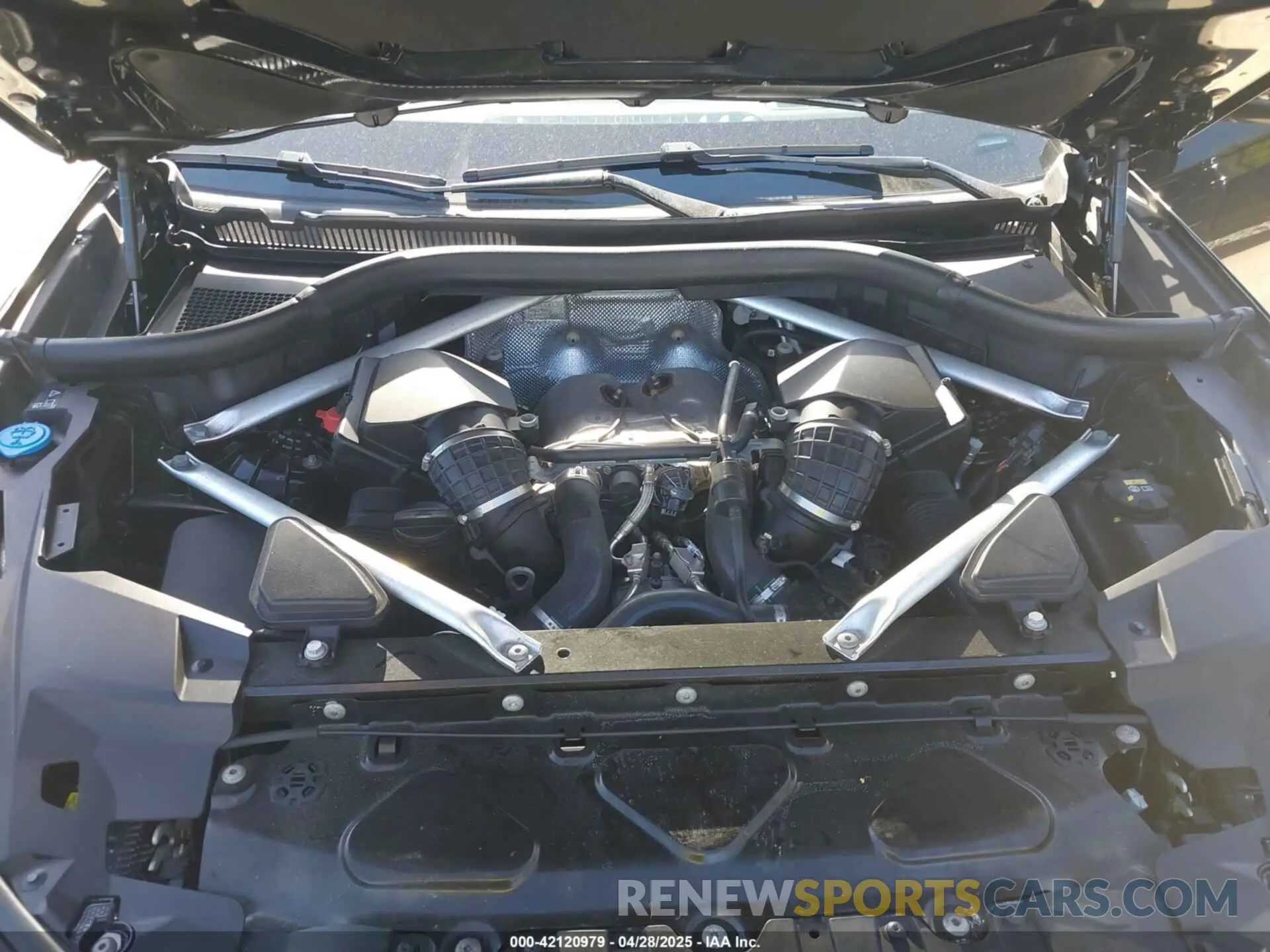 10 Фотография поврежденного автомобиля 5UXCY8C08M9E32340 BMW X6 2021