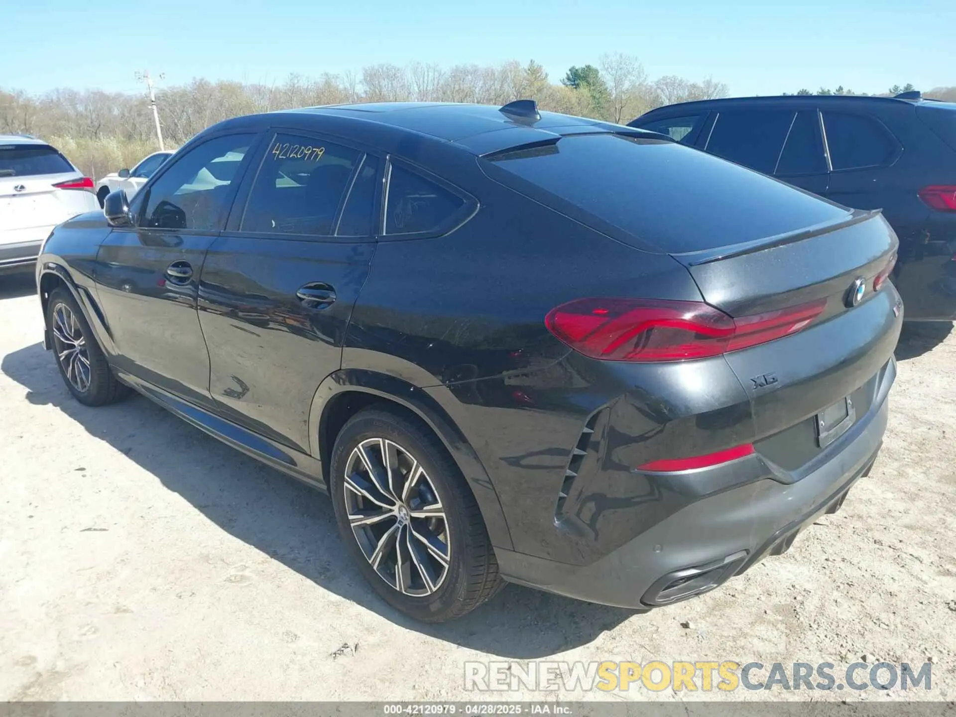 3 Фотография поврежденного автомобиля 5UXCY8C08M9E32340 BMW X6 2021