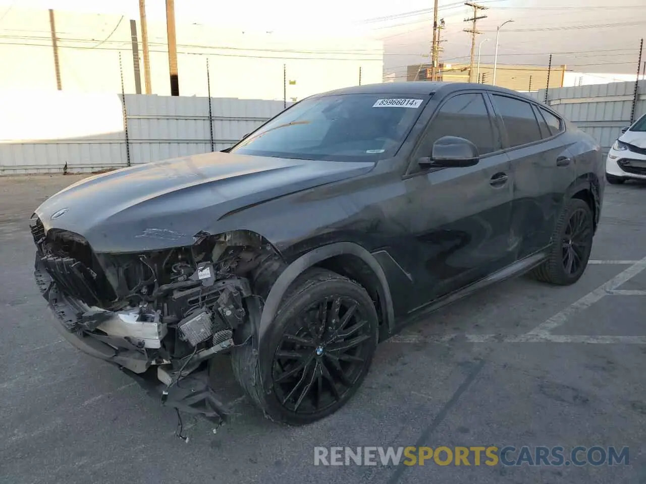 1 Photograph of a damaged car 5UXCY6C06N9J33688 BMW X6 2022