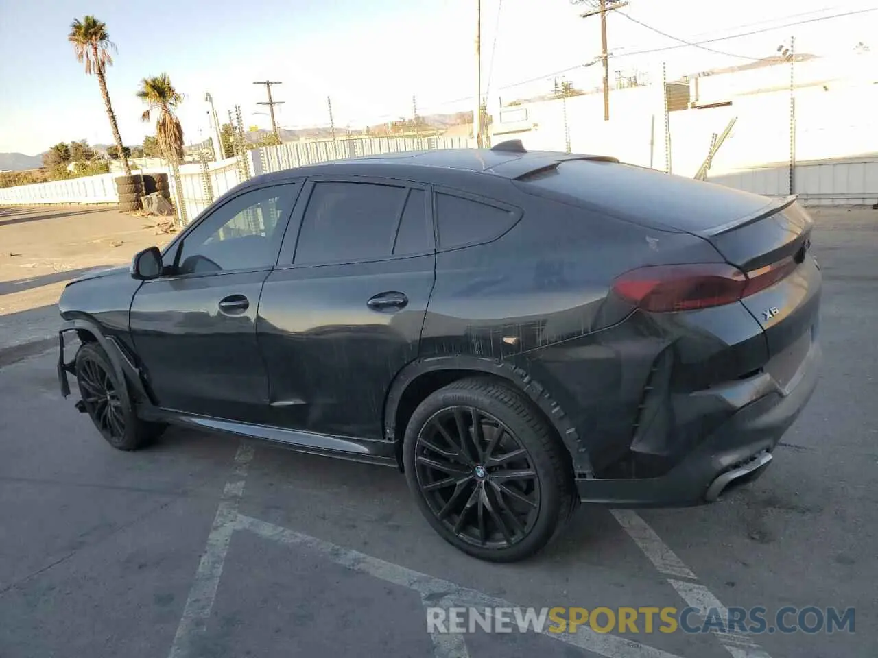 2 Photograph of a damaged car 5UXCY6C06N9J33688 BMW X6 2022