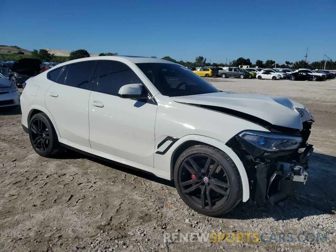 4 Photograph of a damaged car 5YMCY0C00N9N18556 BMW X6 2022