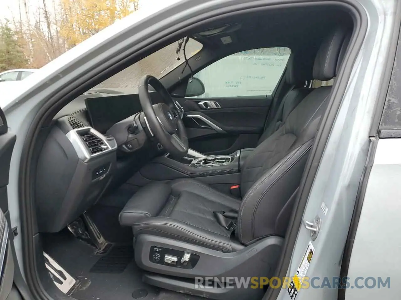 7 Photograph of a damaged car 5UX33EX03R9U39207 BMW X6 2024