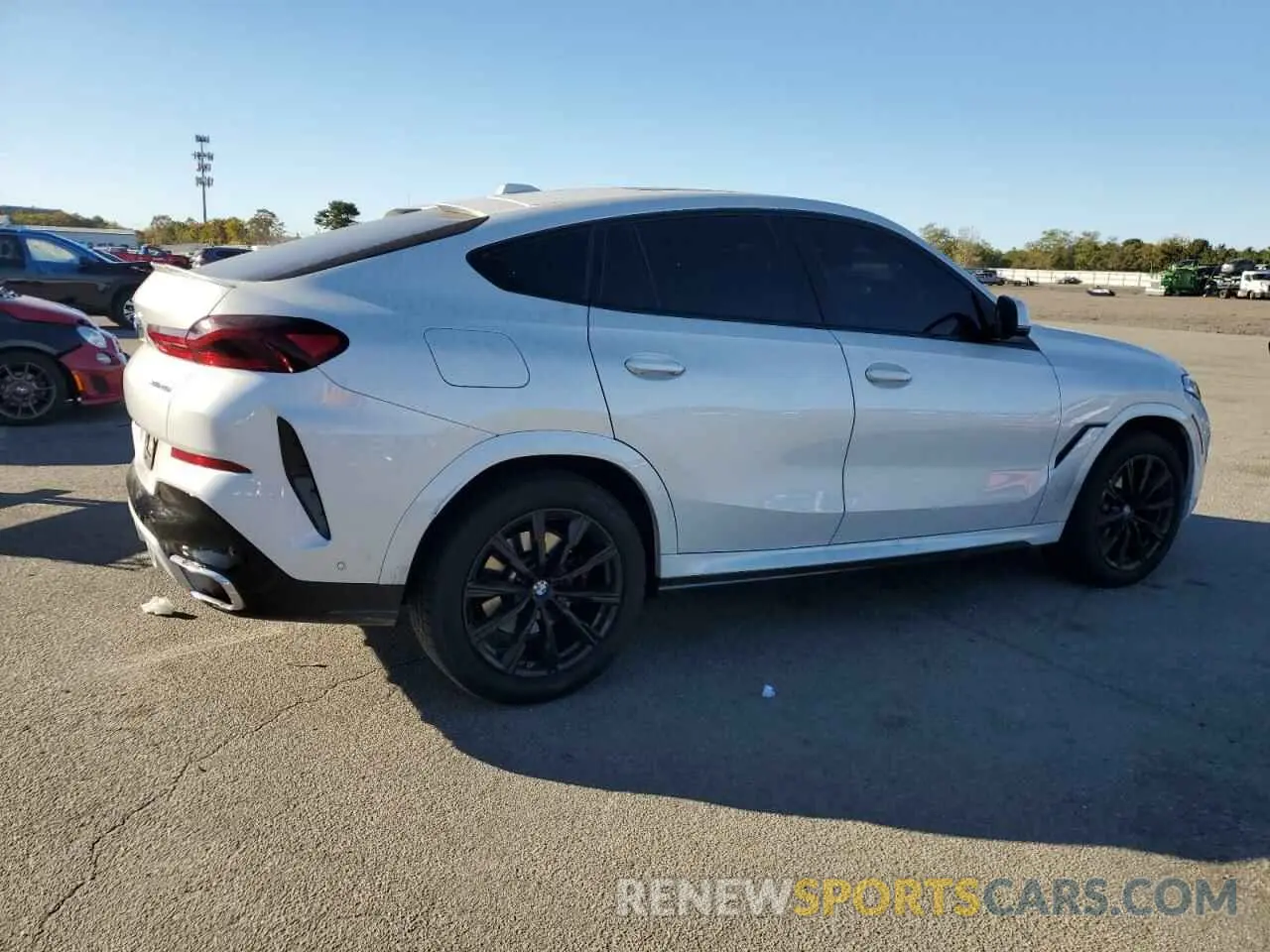 3 Фотография поврежденного автомобиля 5UX33EX06R9T30370 BMW X6 2024