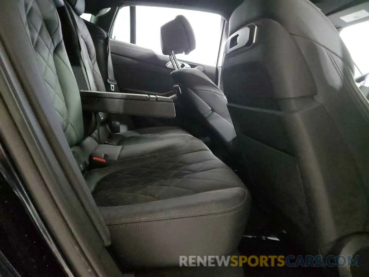 11 Photograph of a damaged car 5UX33EX07R9V74903 BMW X6 2024