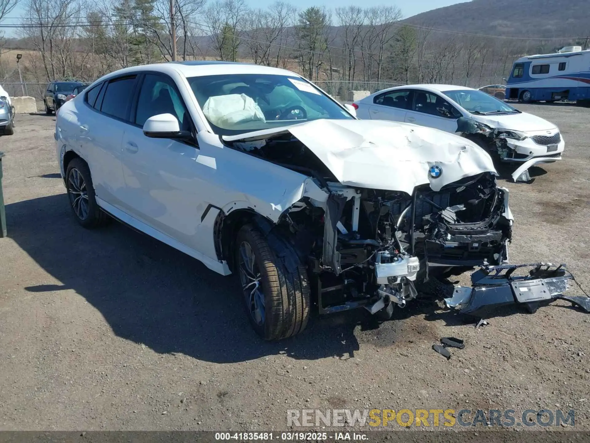 1 Photograph of a damaged car 5UX33EX01S9Z04573 BMW X6 2025