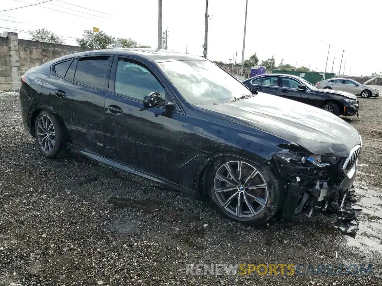 4 Photograph of a damaged car 5UX33EX02S9W41784 BMW X6 2025