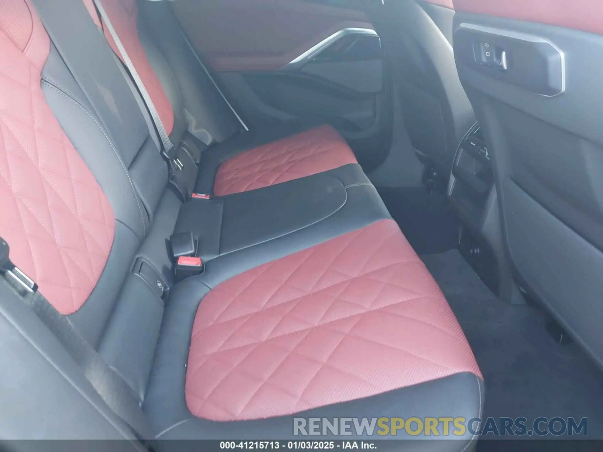 8 Photograph of a damaged car 5UX33EX03S9Z01481 BMW X6 2025