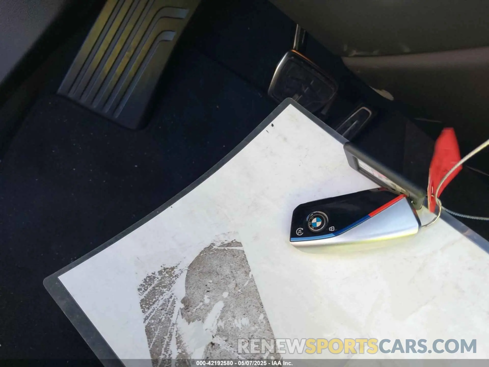 11 Photograph of a damaged car 5UX33EX04S9X20728 BMW X6 2025