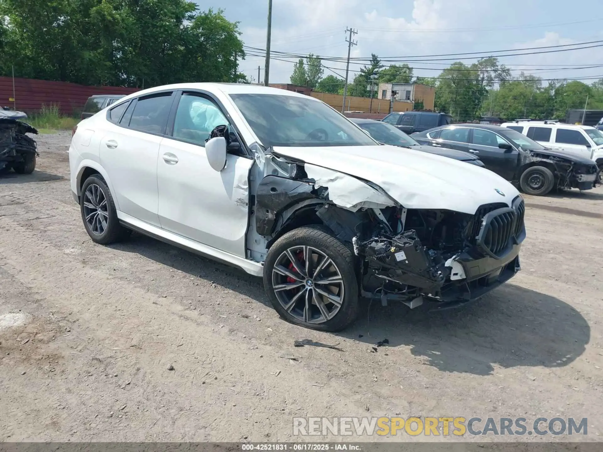 1 Photograph of a damaged car 5UX33EX04S9Y77773 BMW X6 2025