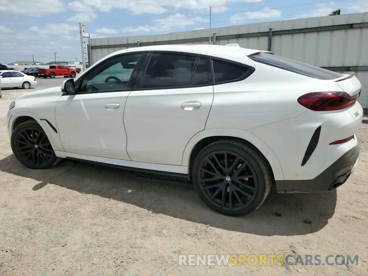 2 Photograph of a damaged car 5UX33EX05S9W42203 BMW X6 2025