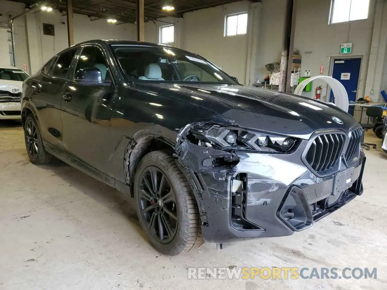 4 Photograph of a damaged car 5UX33EX08S9Y77906 BMW X6 2025