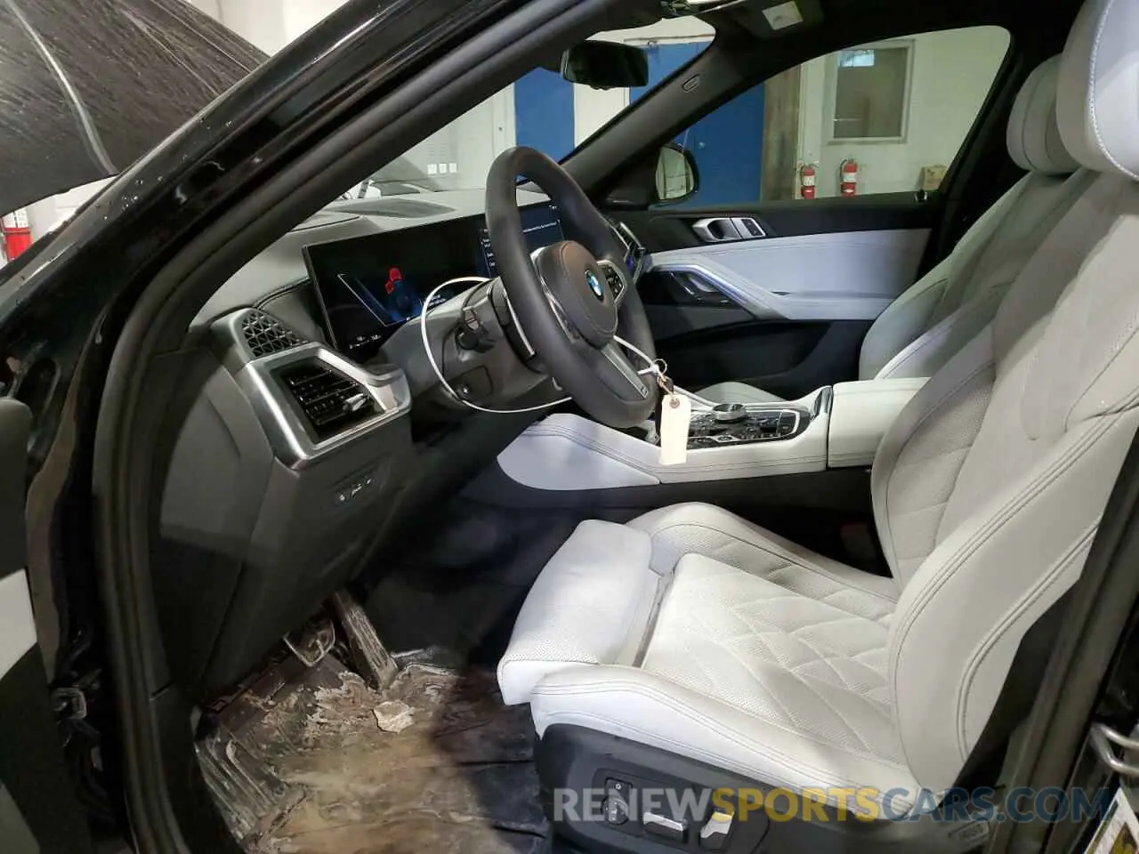 7 Photograph of a damaged car 5UX33EX08S9Y77906 BMW X6 2025