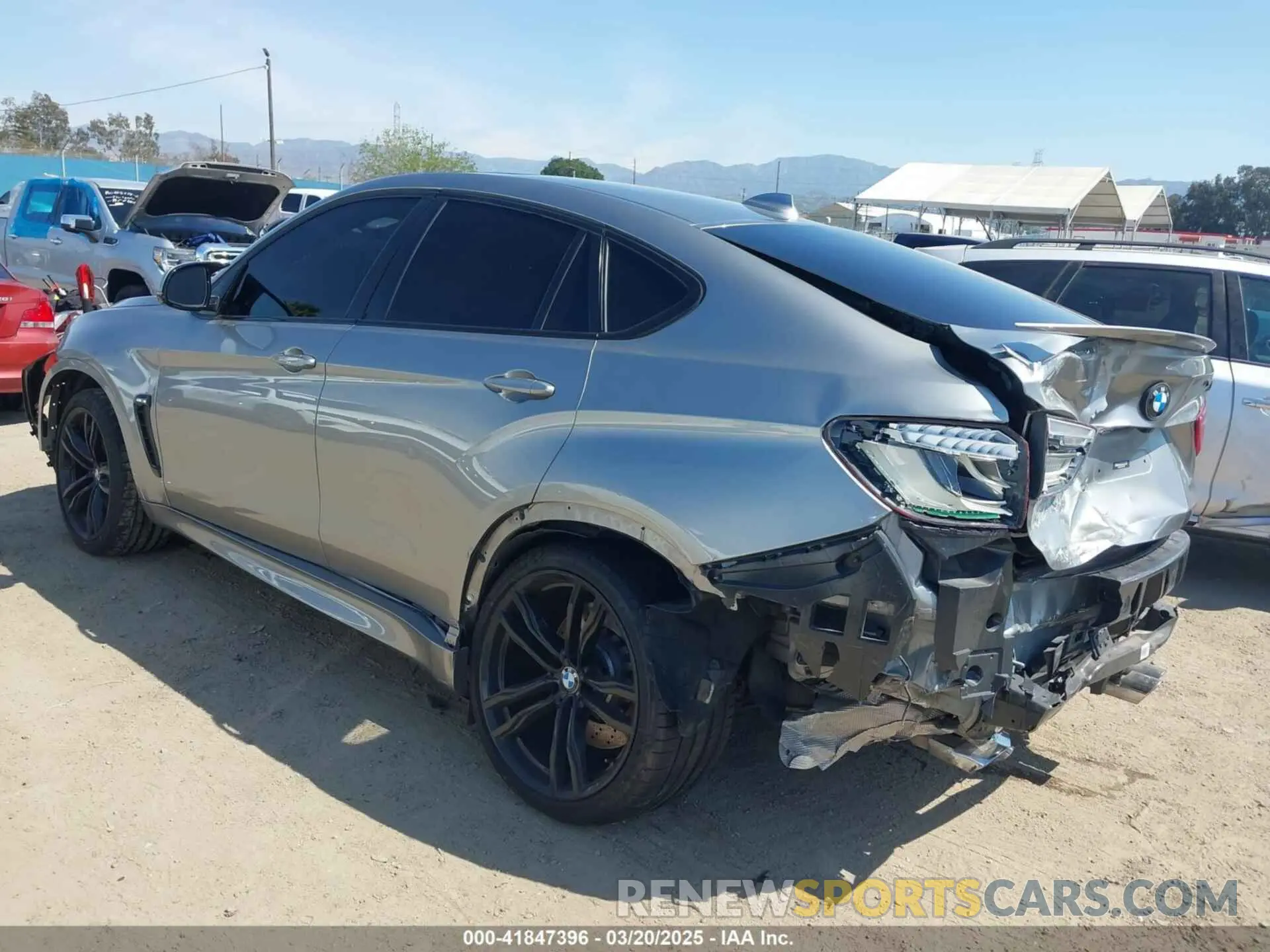 3 Photograph of a damaged car 5YMKW8C5XK0Y74895 BMW X6 M 2019