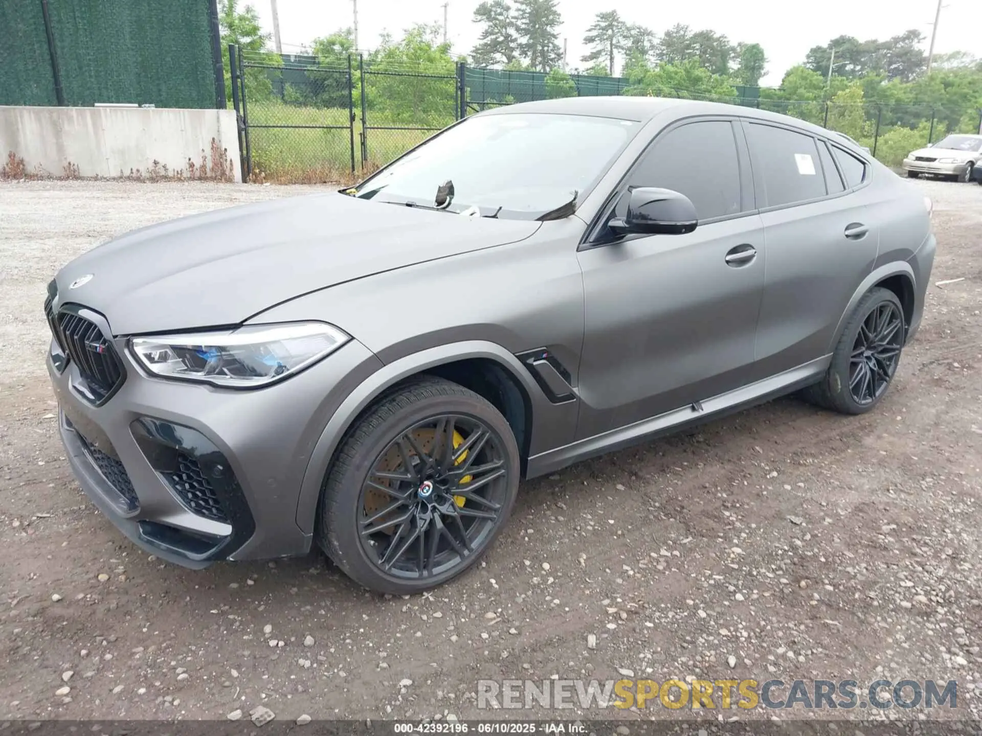 2 Photograph of a damaged car 5YMCY0C09M9E55362 BMW X6 M 2021