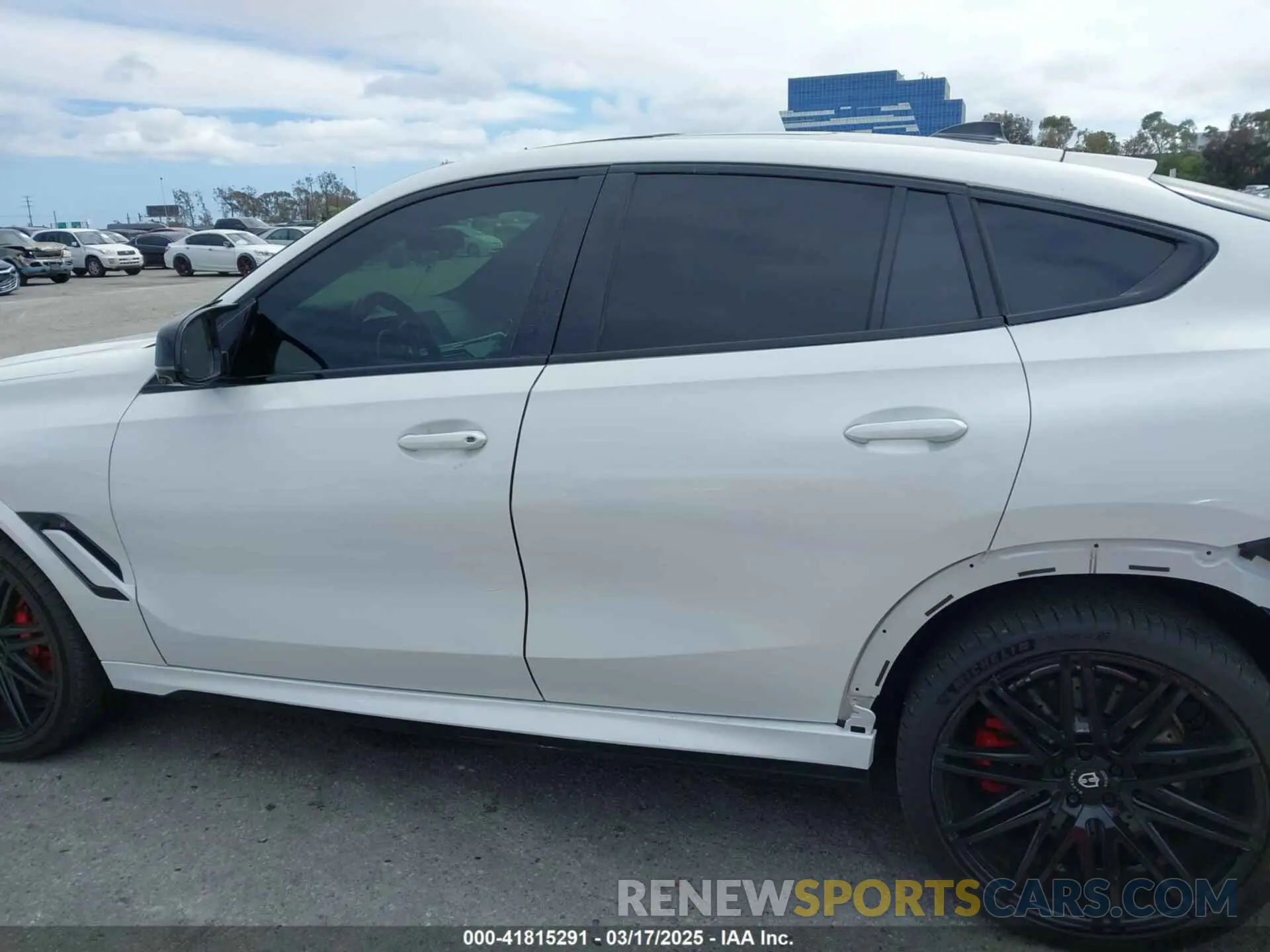 15 Photograph of a damaged car 5YMCY0C03N9J18331 BMW X6 M 2022