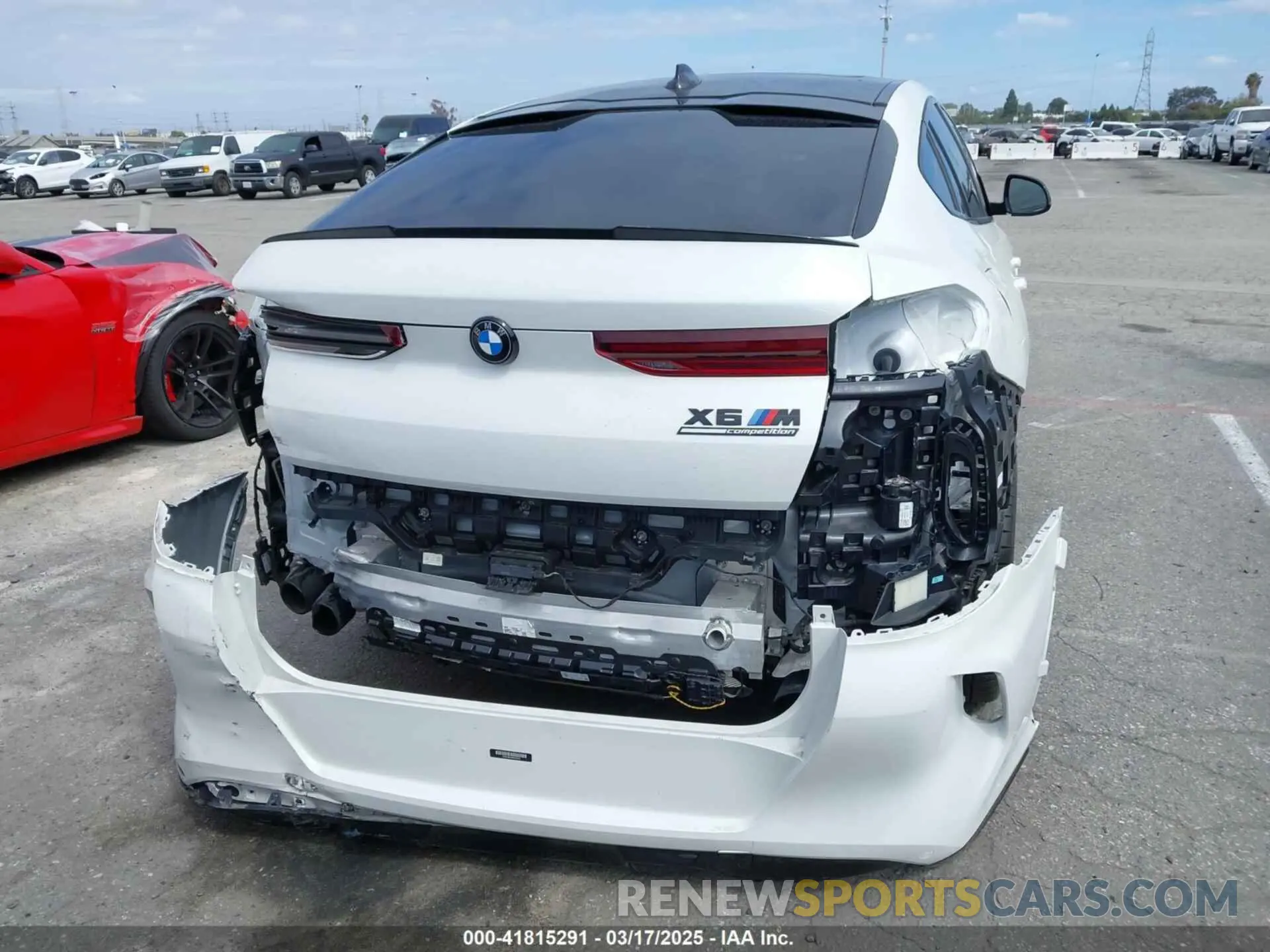 17 Photograph of a damaged car 5YMCY0C03N9J18331 BMW X6 M 2022