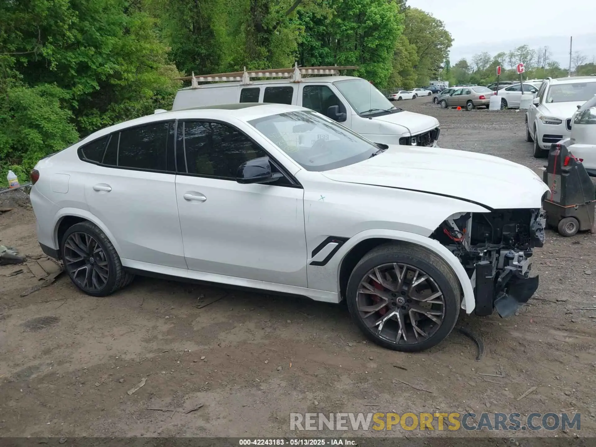 13 Photograph of a damaged car 5YMCY0C01P9R18239 BMW X6 M 2023