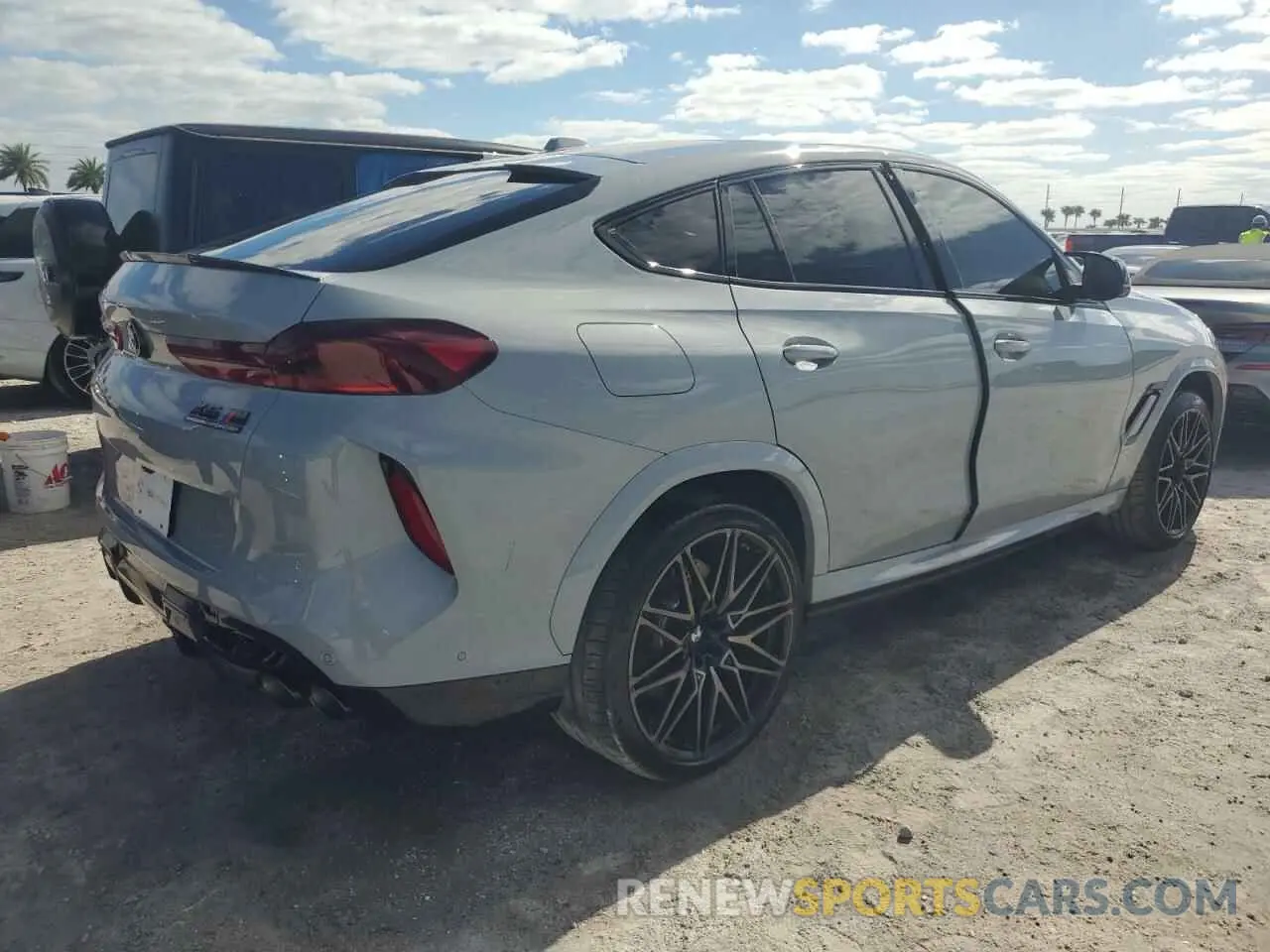 3 Photograph of a damaged car 5YM23ET04R9S28947 BMW X6 M COMPE 2024