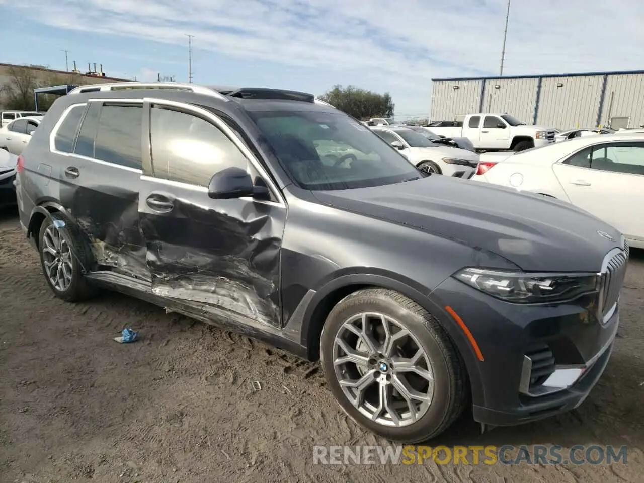 4 Photograph of a damaged car 5UXCW2C50KL086747 BMW X7 2019