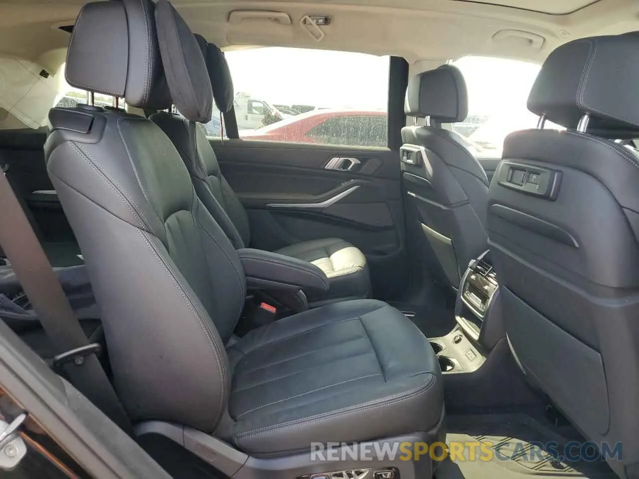10 Photograph of a damaged car 5UXCW2C52KL085826 BMW X7 2019