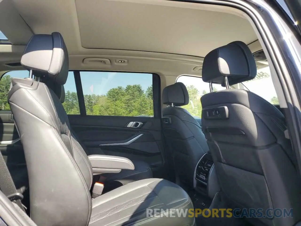 11 Photograph of a damaged car 5UXCW2C54KL082619 BMW X7 2019