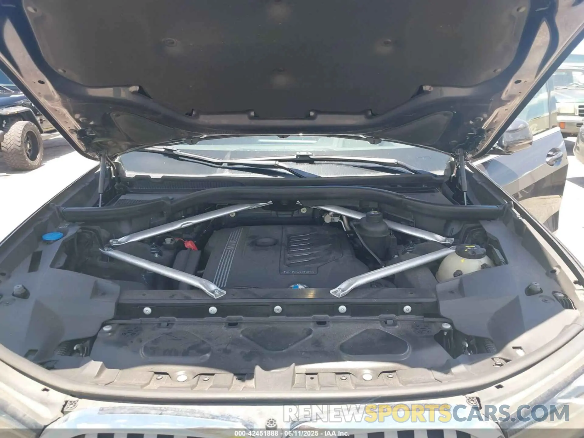 10 Photograph of a damaged car 5UXCW2C55KL082399 BMW X7 2019