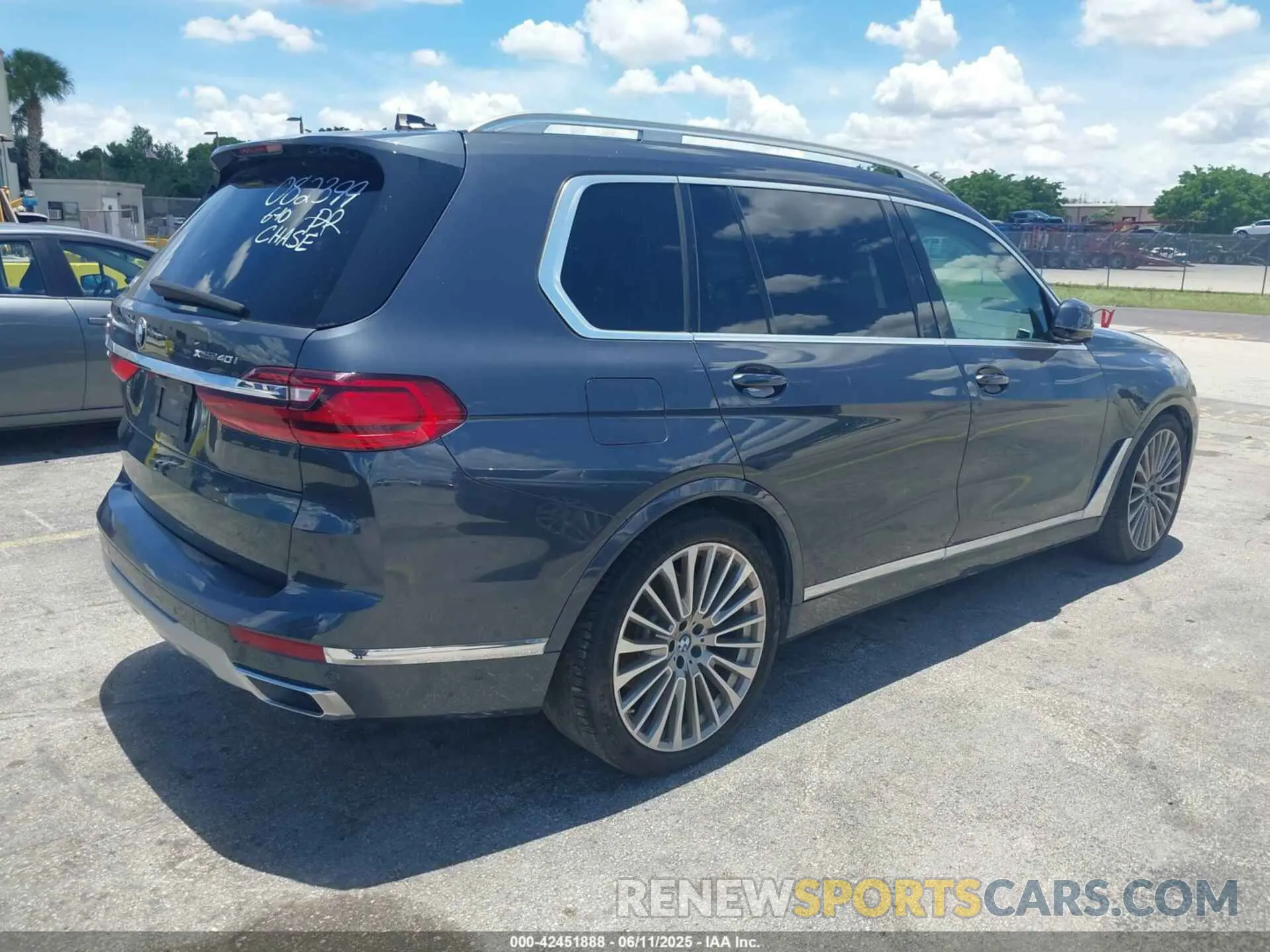 4 Photograph of a damaged car 5UXCW2C55KL082399 BMW X7 2019