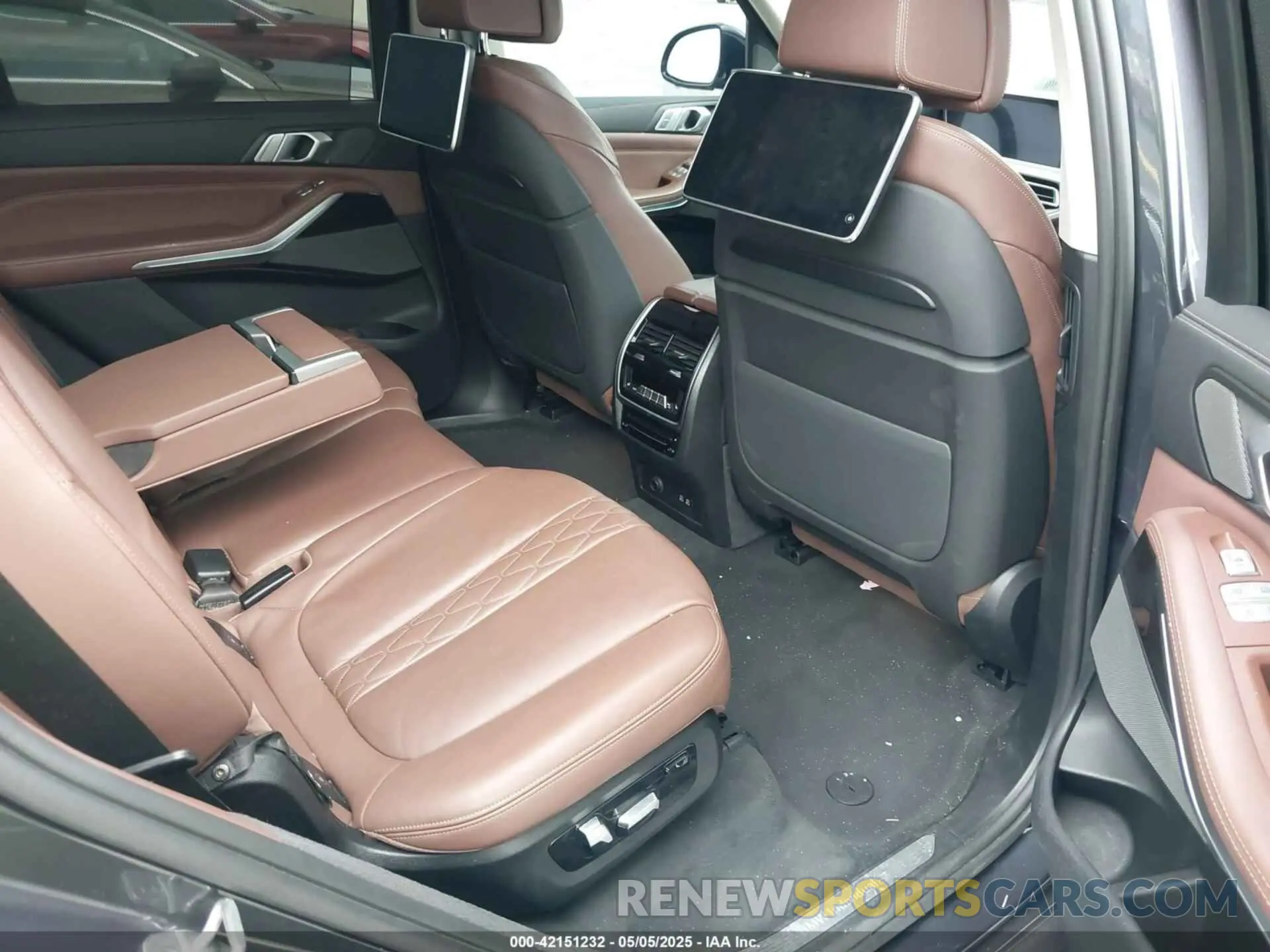 8 Photograph of a damaged car 5UXCW2C56KL081312 BMW X7 2019