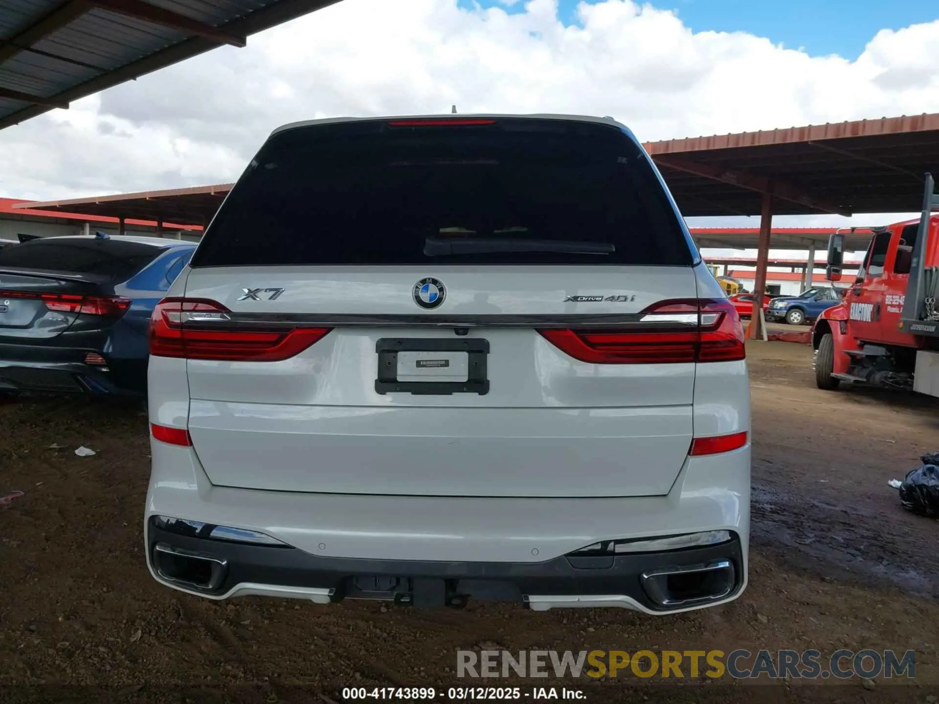 17 Photograph of a damaged car 5UXCW2C56KL083156 BMW X7 2019