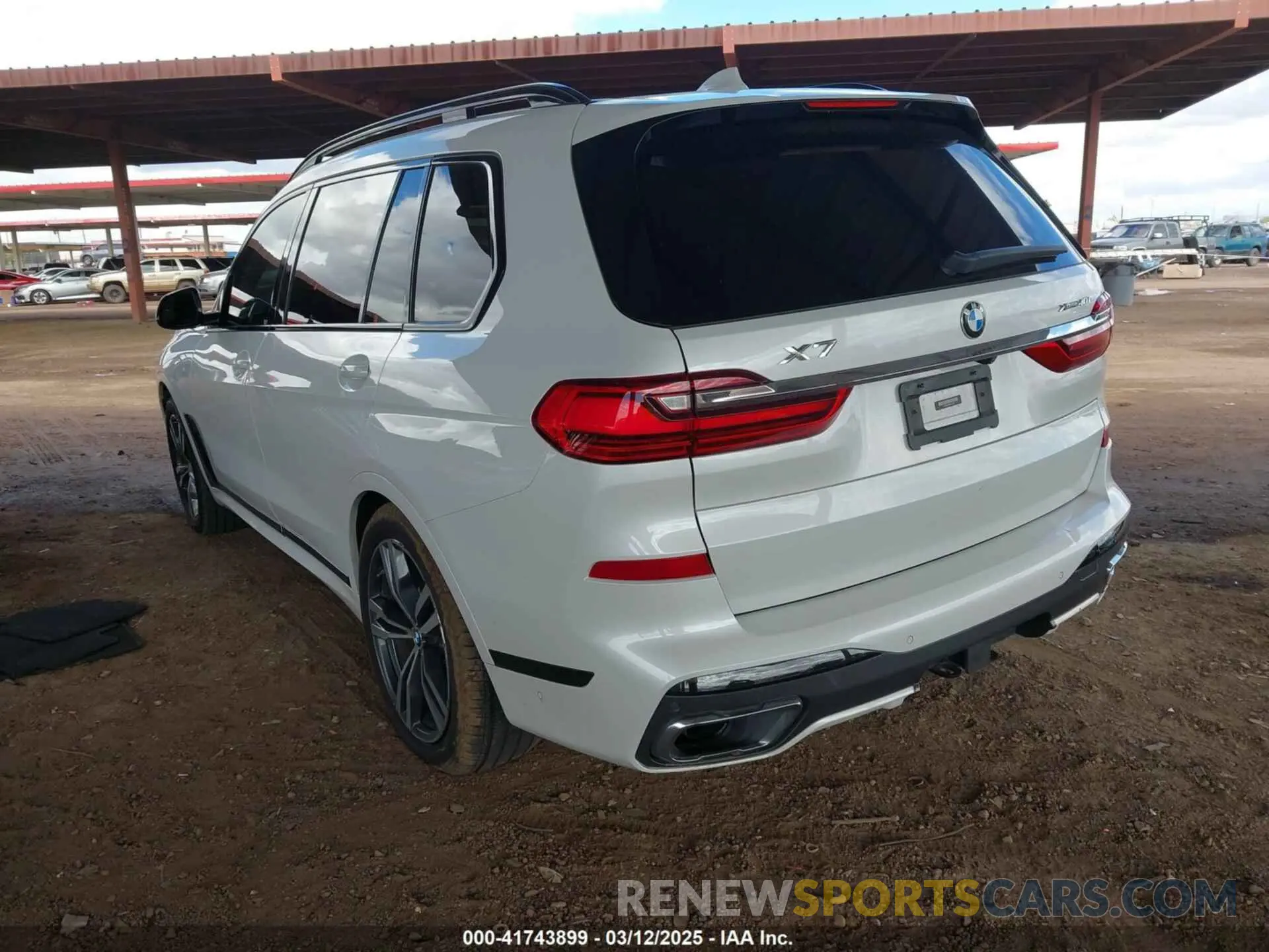 3 Photograph of a damaged car 5UXCW2C56KL083156 BMW X7 2019