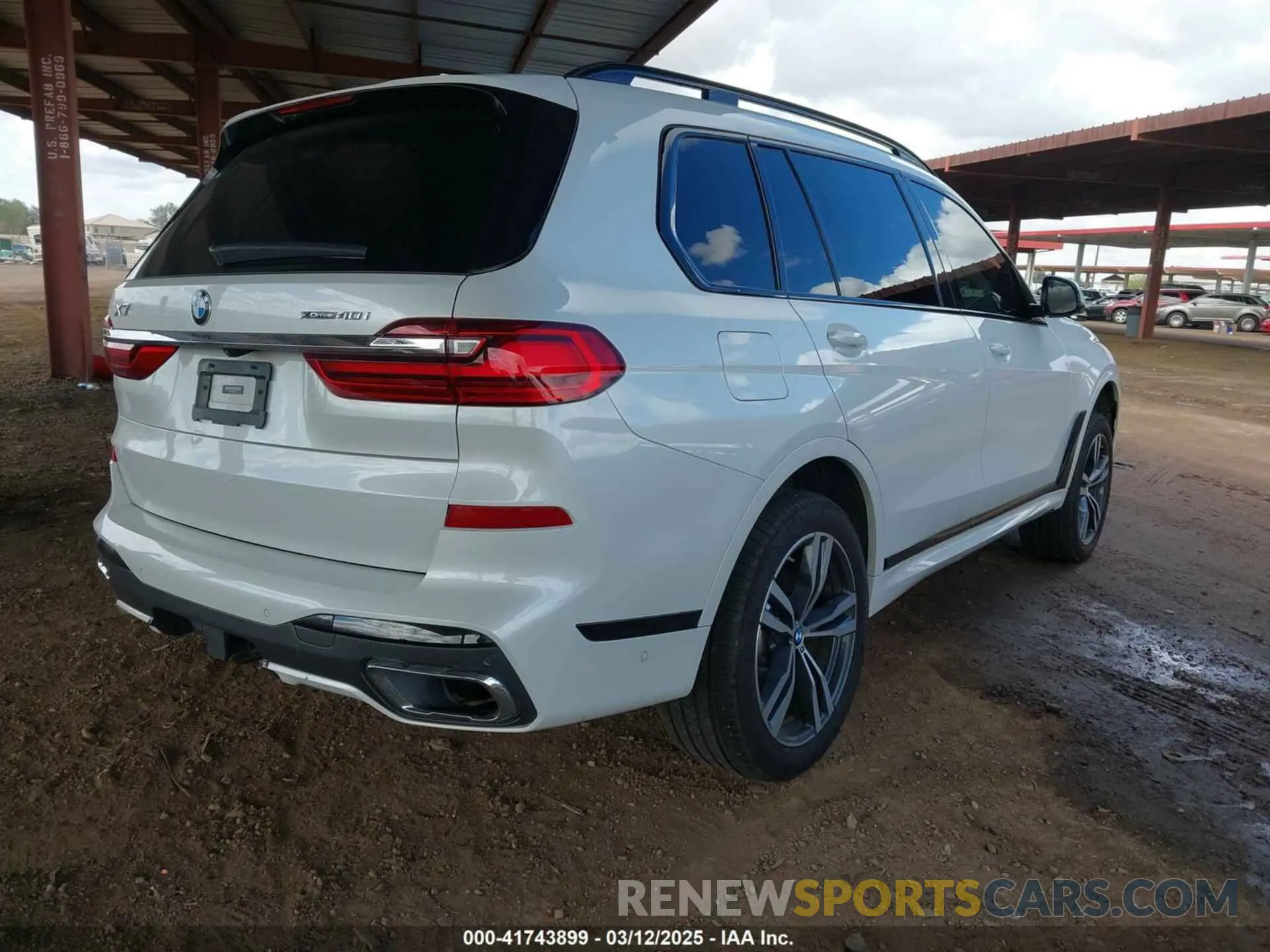 4 Photograph of a damaged car 5UXCW2C56KL083156 BMW X7 2019