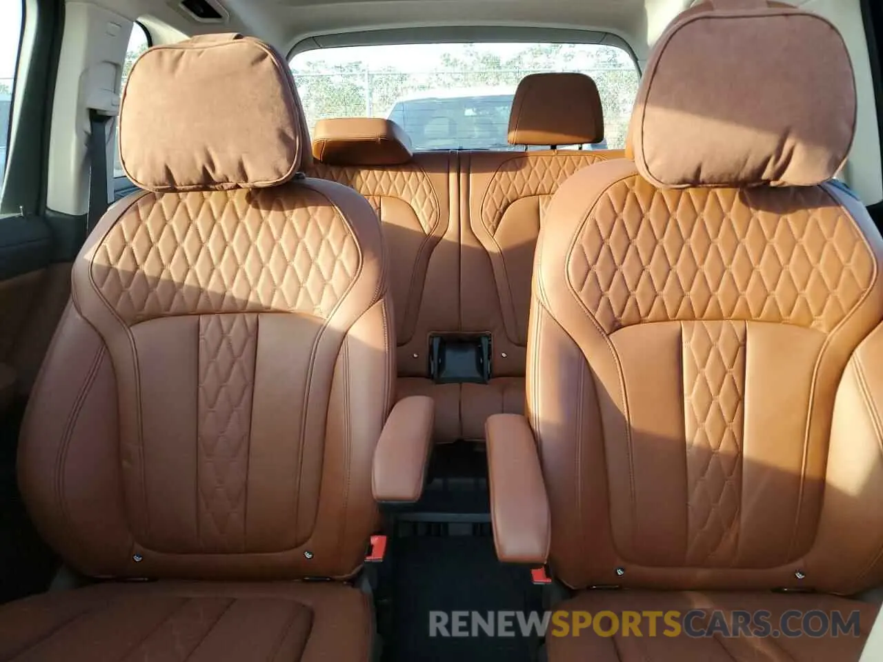 10 Photograph of a damaged car 5UXCW2C56KL083383 BMW X7 2019