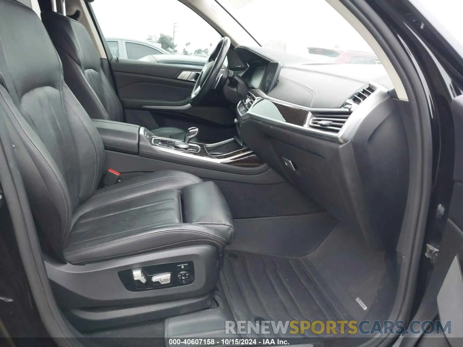 5 Photograph of a damaged car 5UXCW2C56KL085490 BMW X7 2019