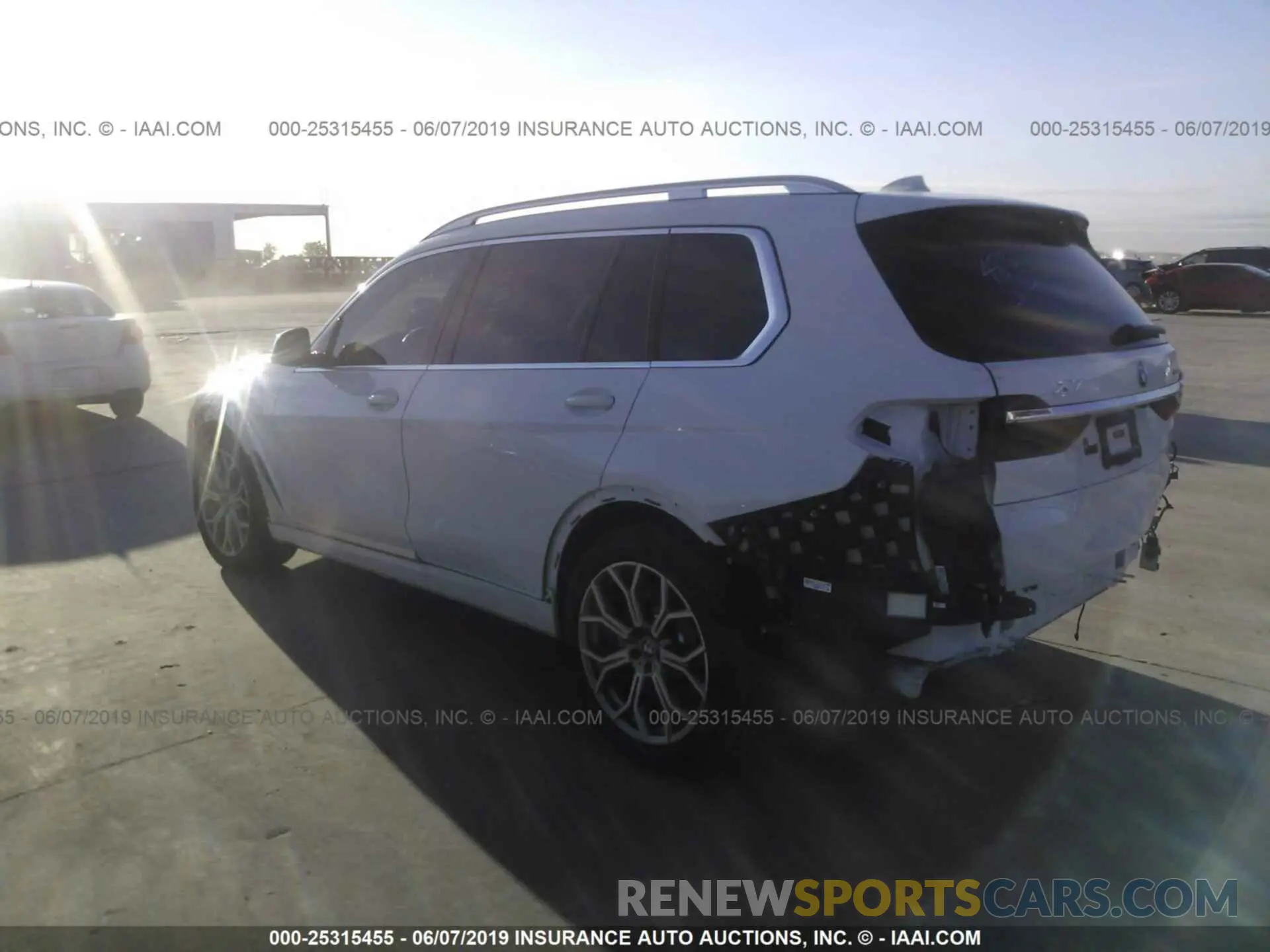 3 Photograph of a damaged car 5UXCW2C57KLB44341 BMW X7 2019