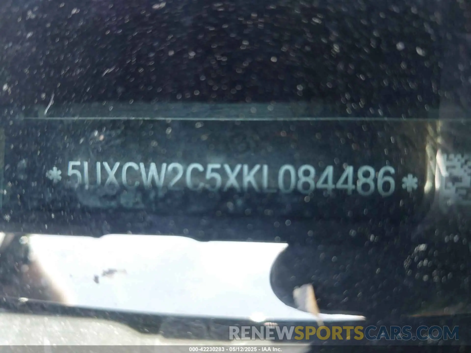 17 Photograph of a damaged car 5UXCW2C5XKL084486 BMW X7 2019