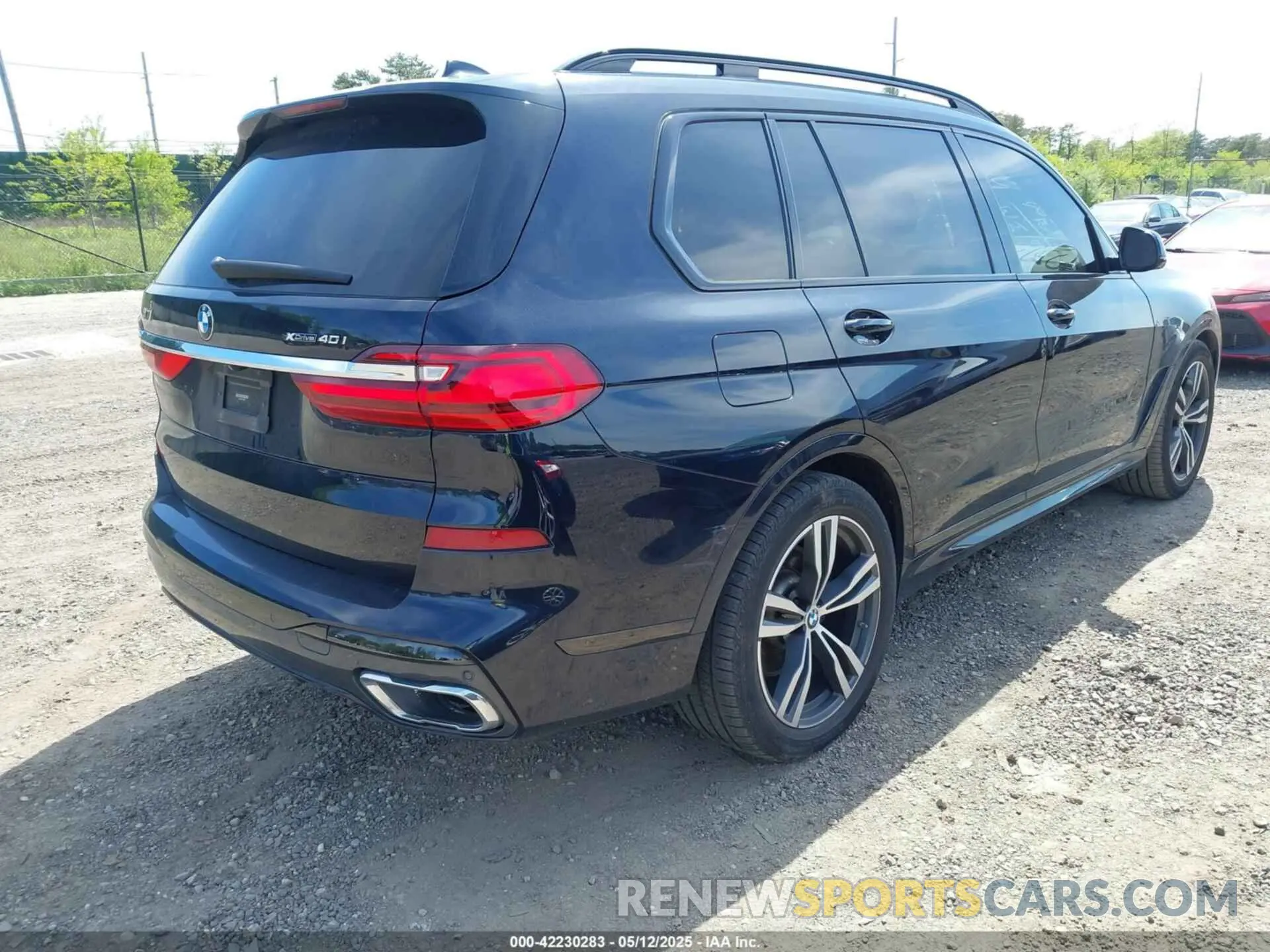 4 Photograph of a damaged car 5UXCW2C5XKL084486 BMW X7 2019