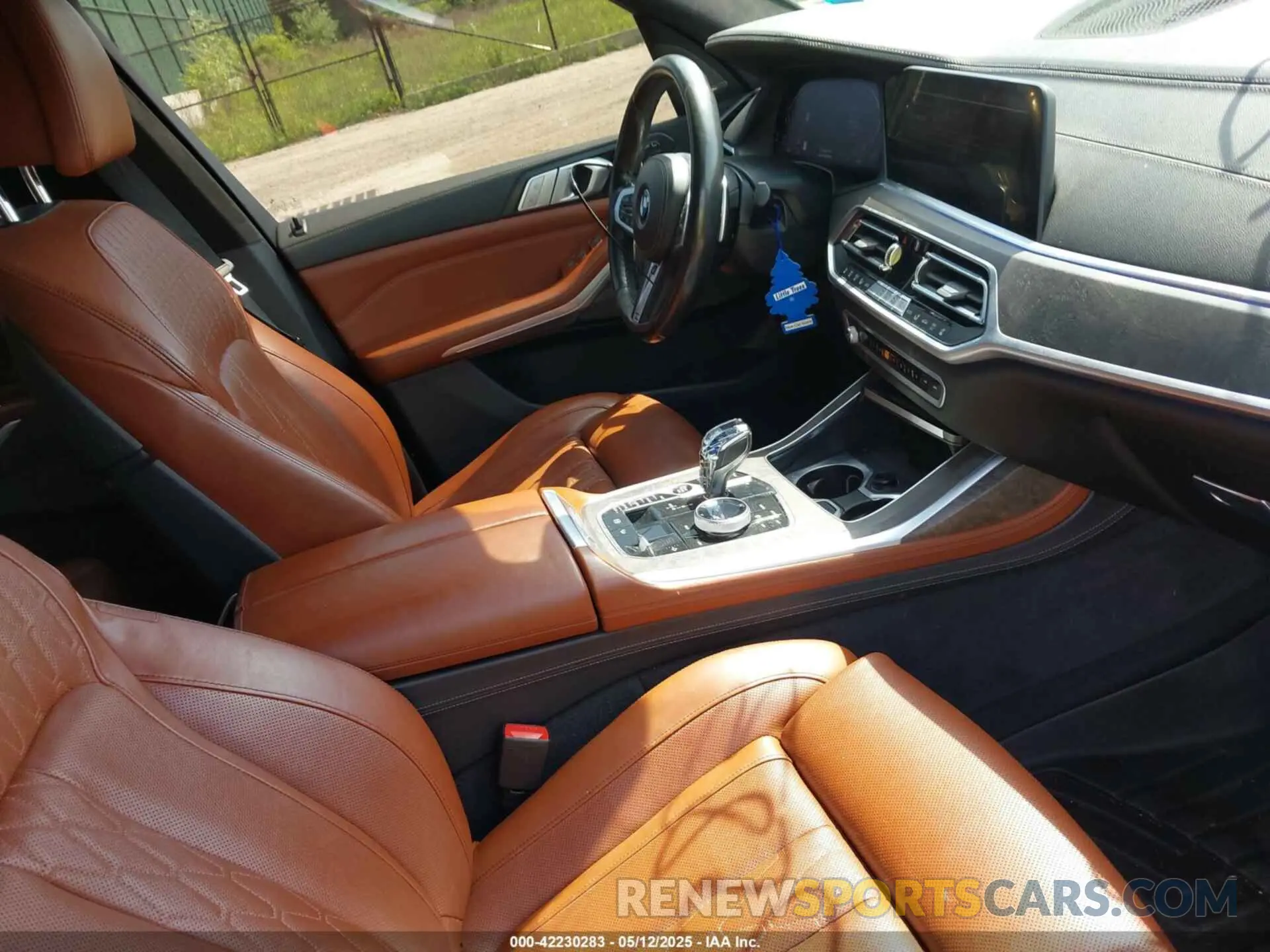5 Photograph of a damaged car 5UXCW2C5XKL084486 BMW X7 2019