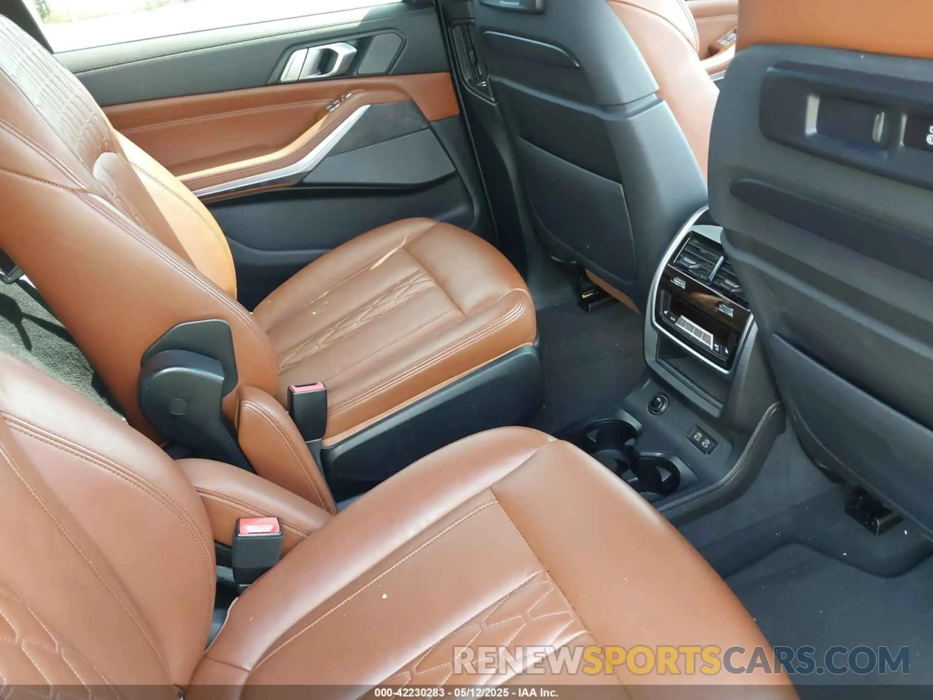 8 Photograph of a damaged car 5UXCW2C5XKL084486 BMW X7 2019