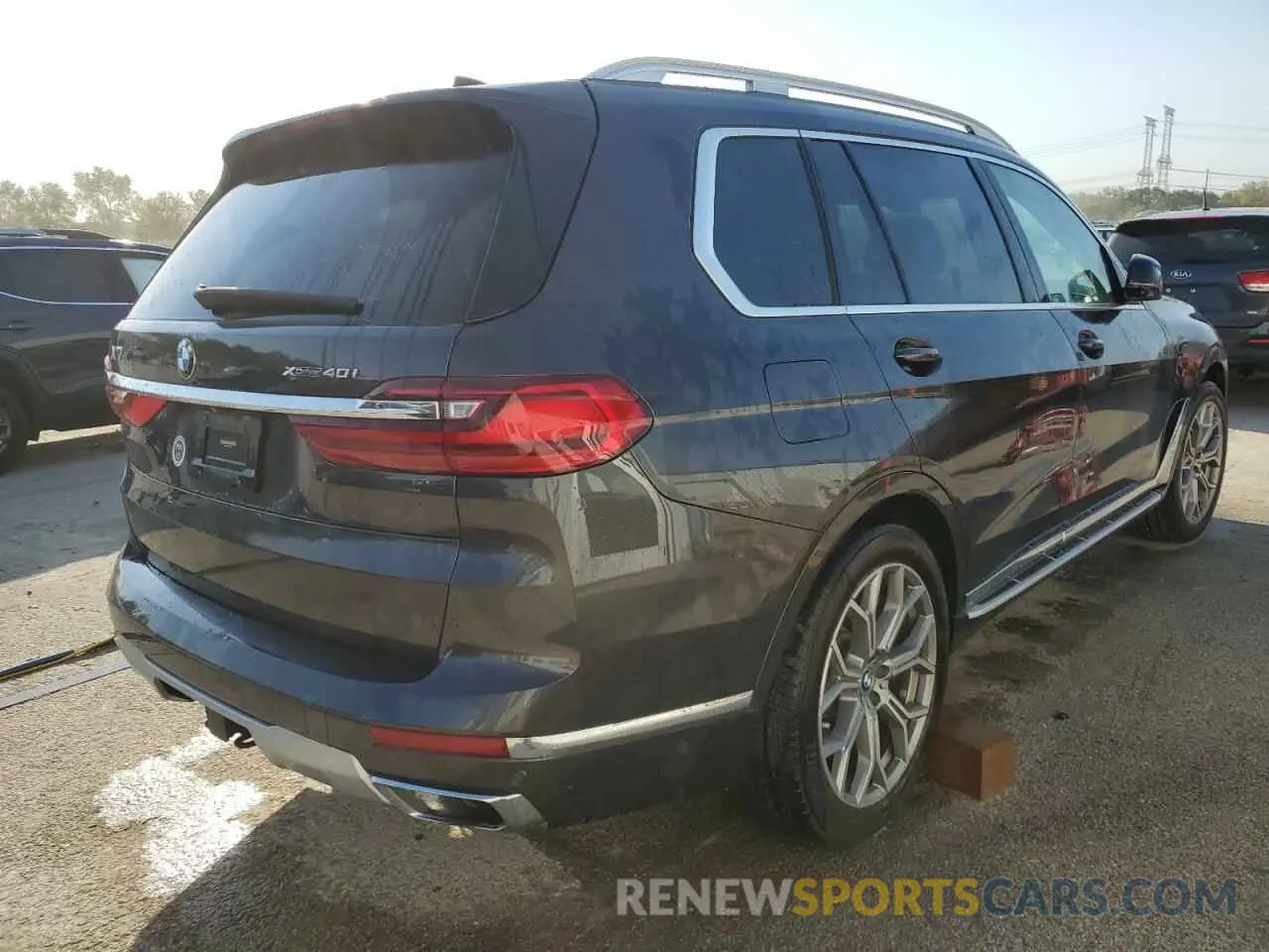 3 Photograph of a damaged car 5UXCW2C5XKL087159 BMW X7 2019