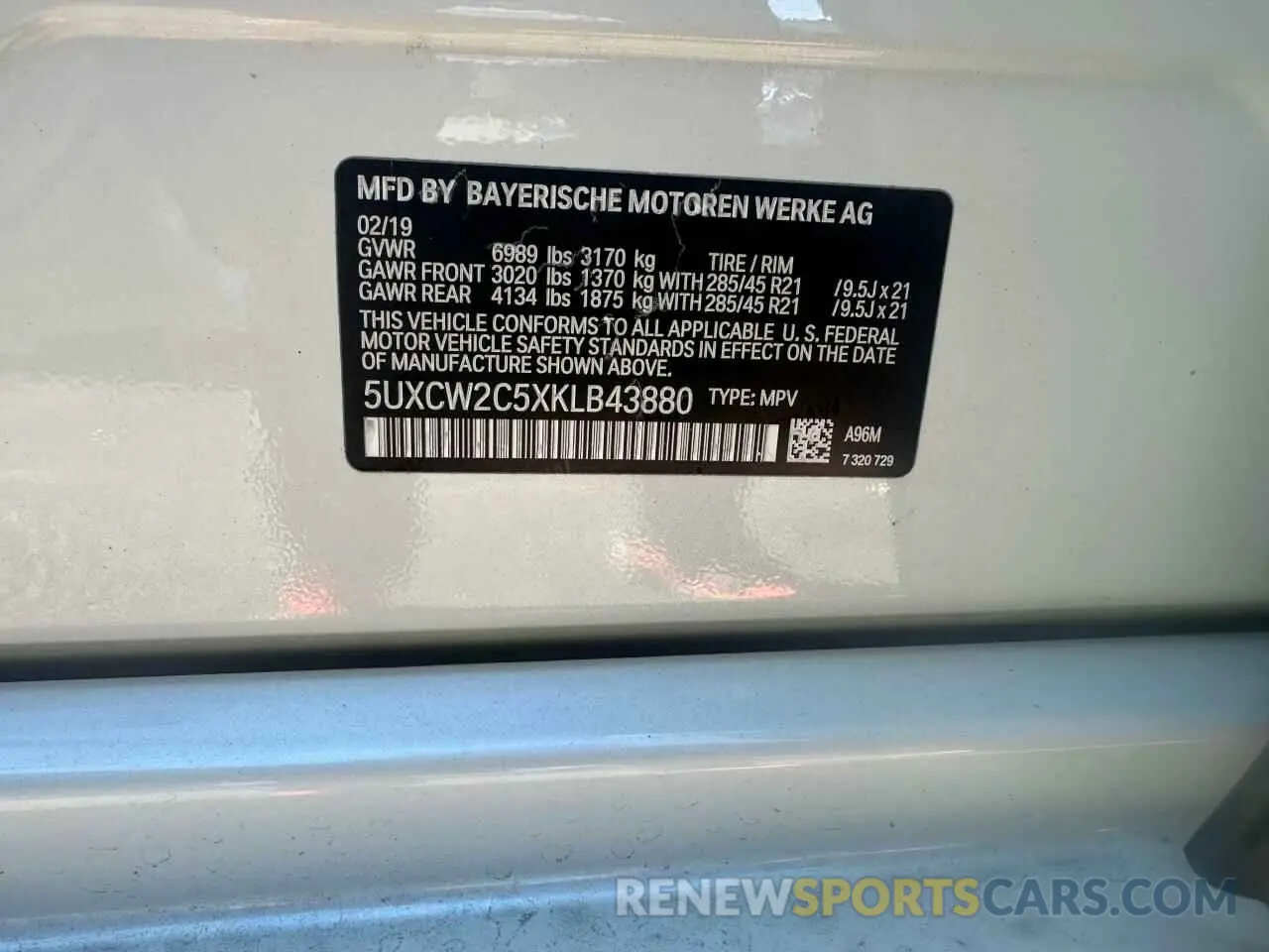 10 Photograph of a damaged car 5UXCW2C5XKLB43880 BMW X7 2019