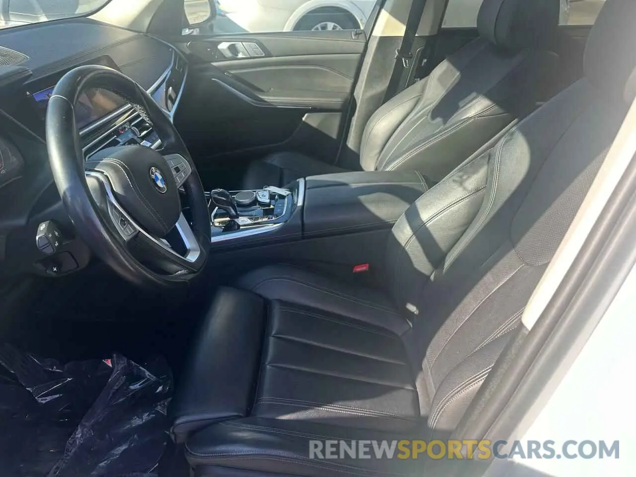 5 Photograph of a damaged car 5UXCW2C5XKLB43880 BMW X7 2019