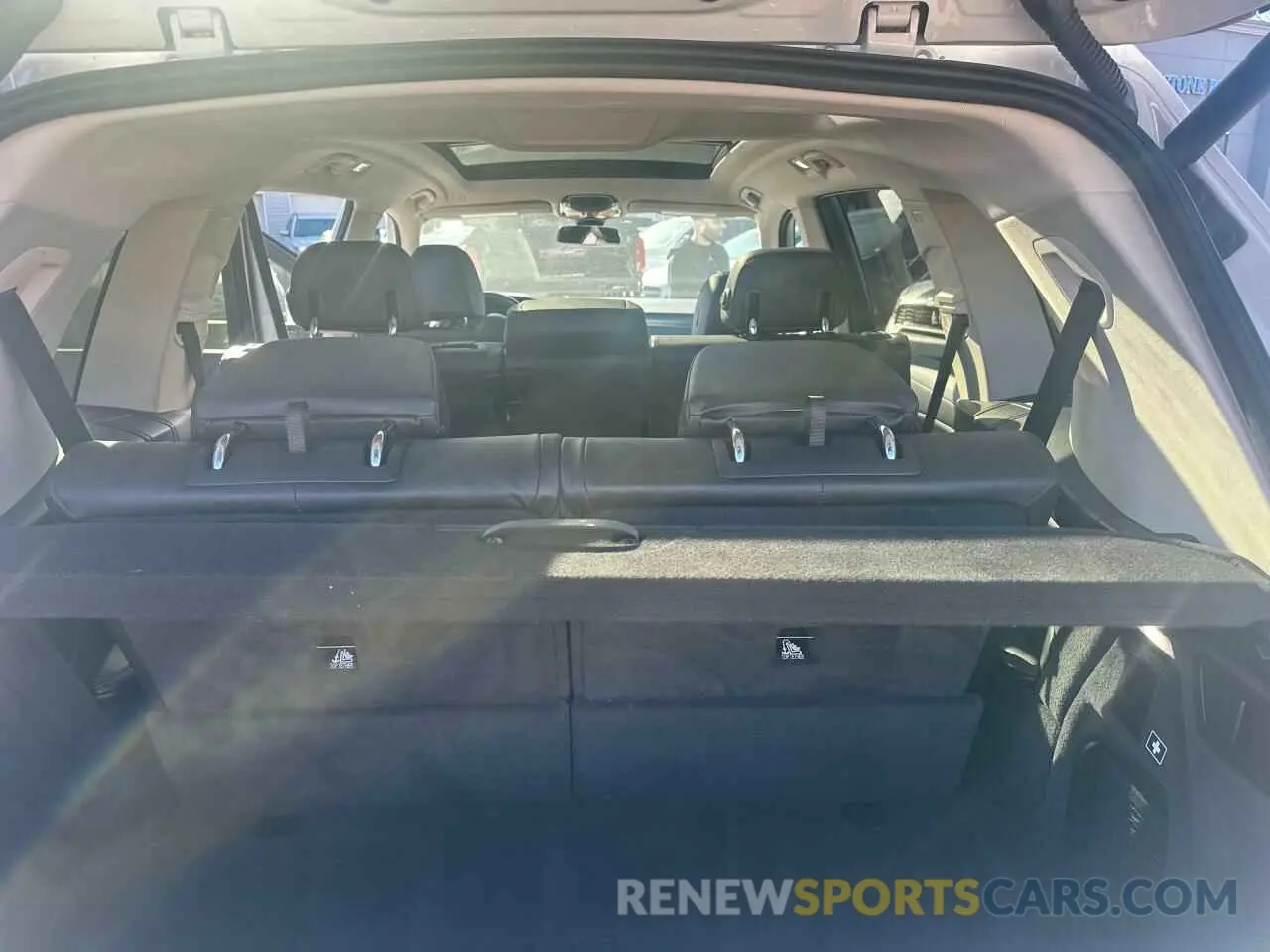 9 Photograph of a damaged car 5UXCW2C5XKLB43880 BMW X7 2019